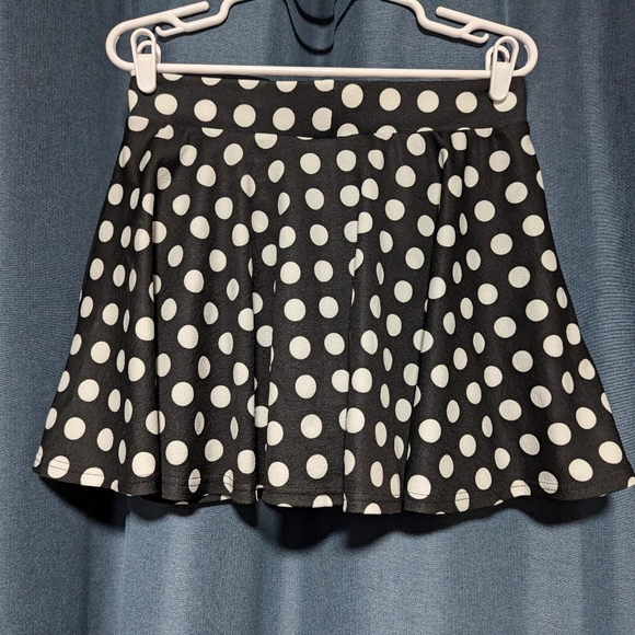 Lock and Love Polka Dot Skater Skort - Black and White - Picture 3 of 4